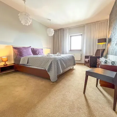 Apartament Utulny Byt V Borskem Parku Pilzno